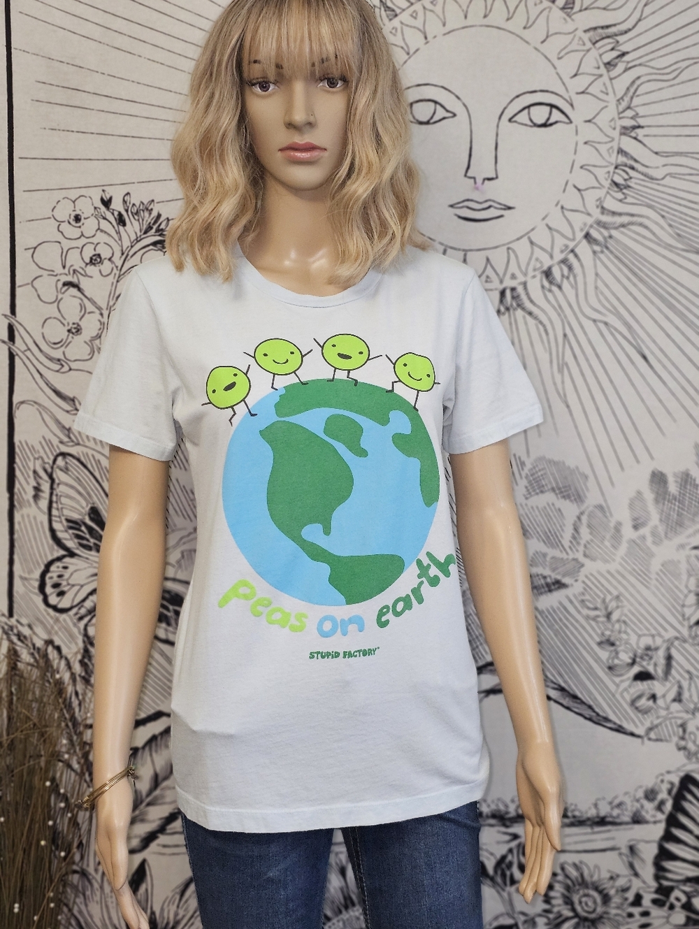 Like New Jr Lg Peas on Earth Graphic Tee - Grey Green & Blue Print 100% Cotton